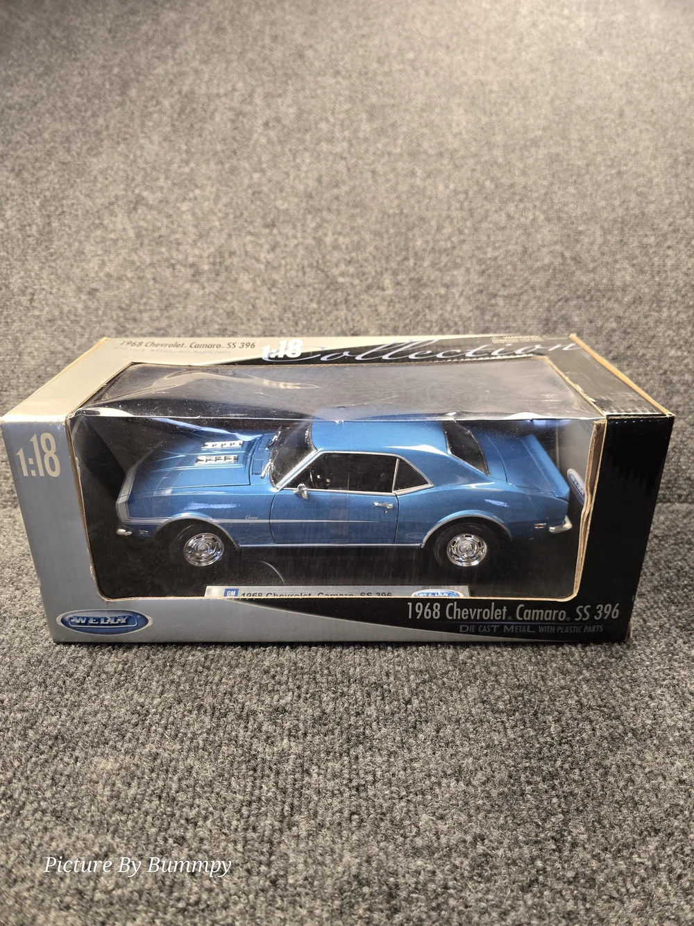 1:18 scale Welly diecast model of a 1968 Chevrolet Camaro SS 396 - Blue